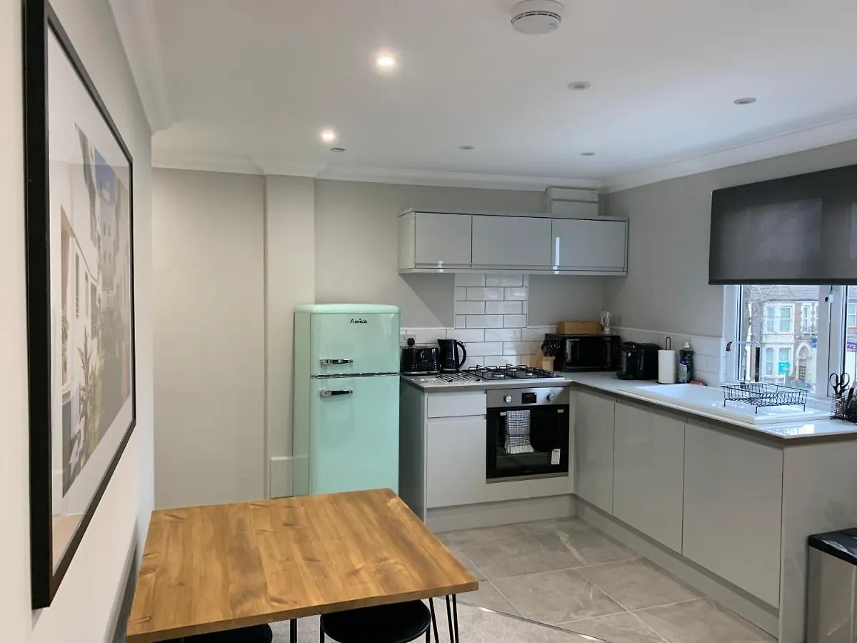 Aaron Wise - Victoria House Apartment Cardiff 0*,  United Kingdom